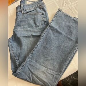 Light wash curvy GAP jeans